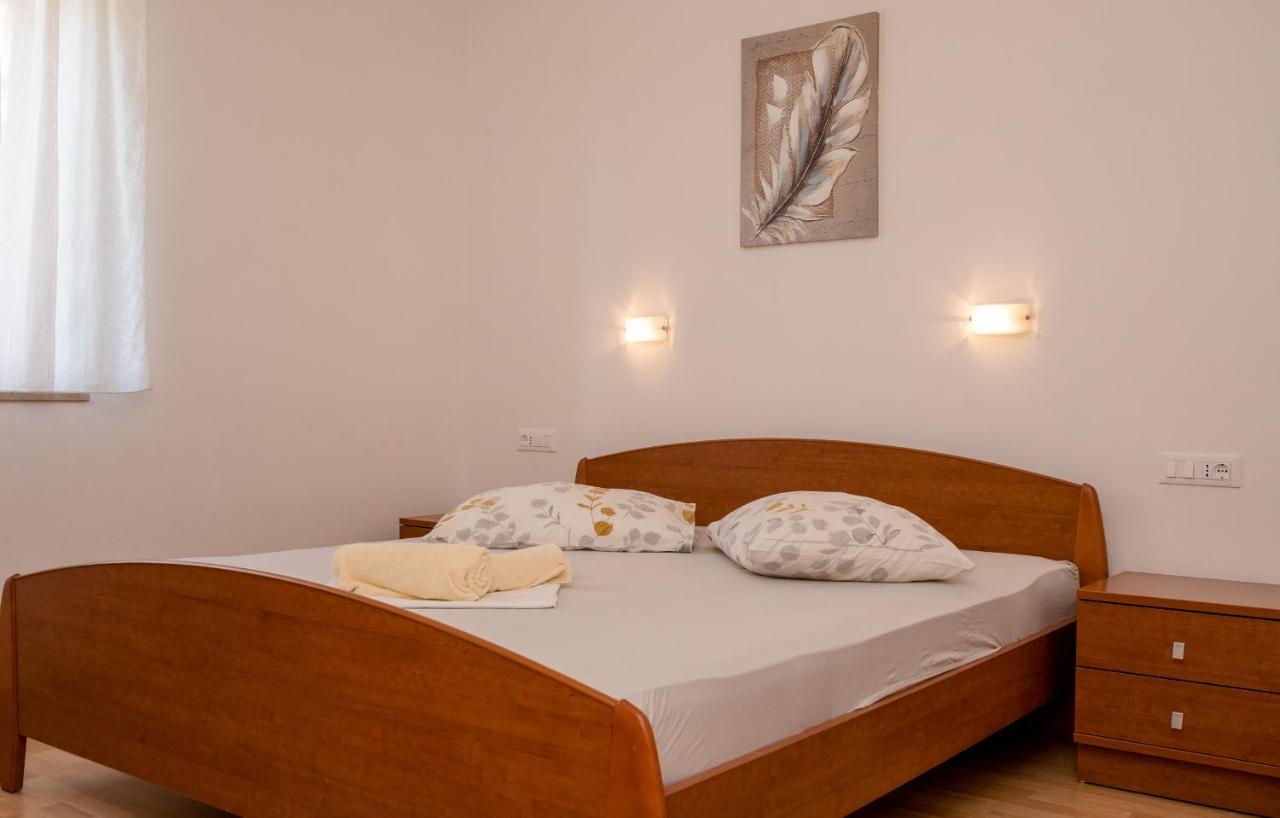 Apartments Silvana In Kampor Luaran gambar