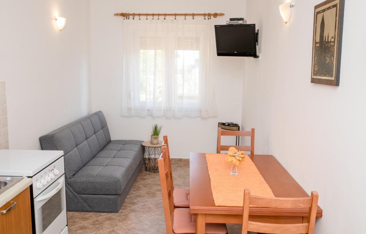 Apartments Silvana In Kampor Luaran gambar